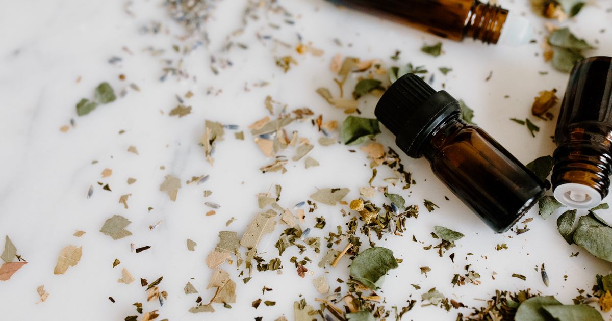 Best Essential Oils for Eczema: Natural Relief Guide
