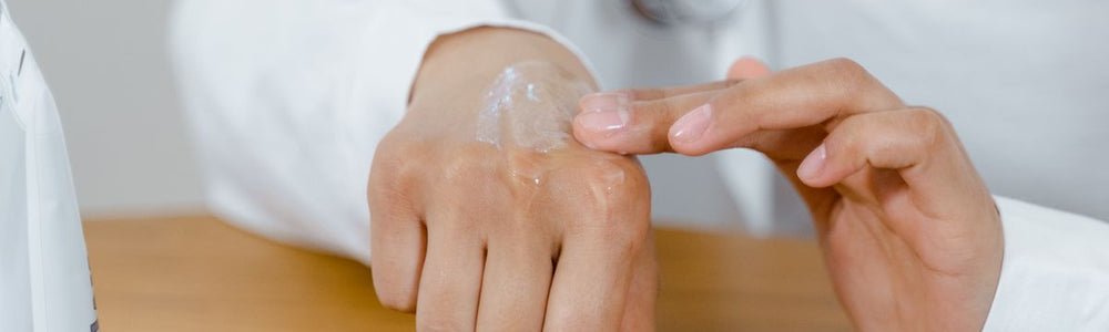 Guide comparing nummular eczema and ringworm and explaining why diagnosis matters.