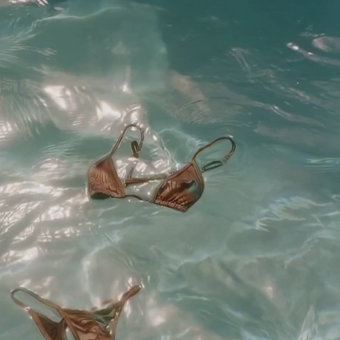 Shimmer Body Lotion Gift Set shade comparison - demonstrating different shimmer levels and colors
